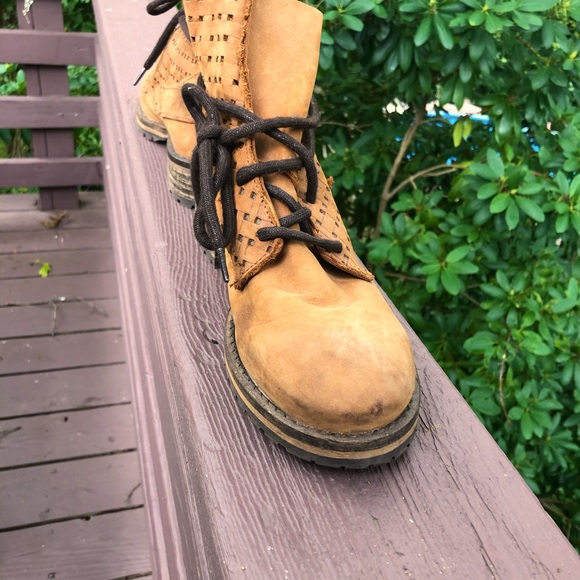 Lace up leather ankle boots - Picture 8 of 10